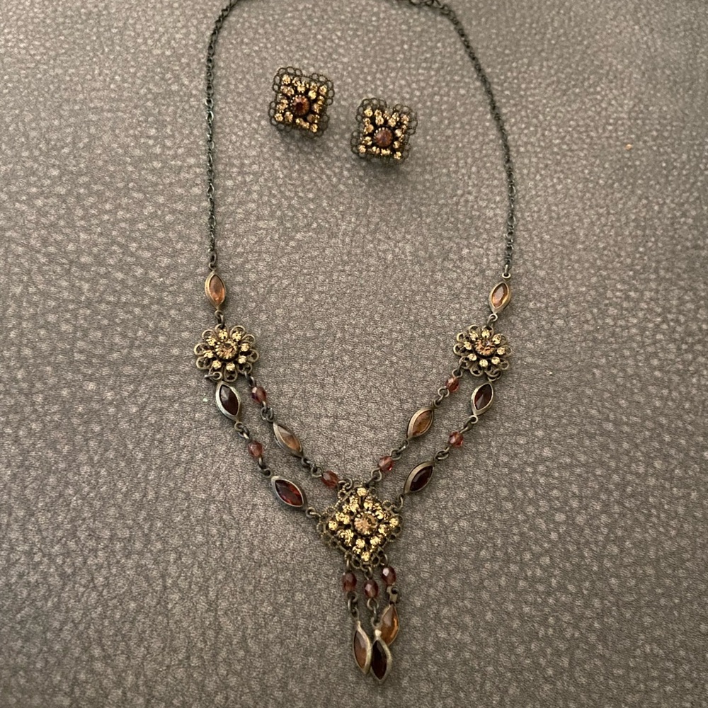 Elegant Gold Necklace and Earring Set